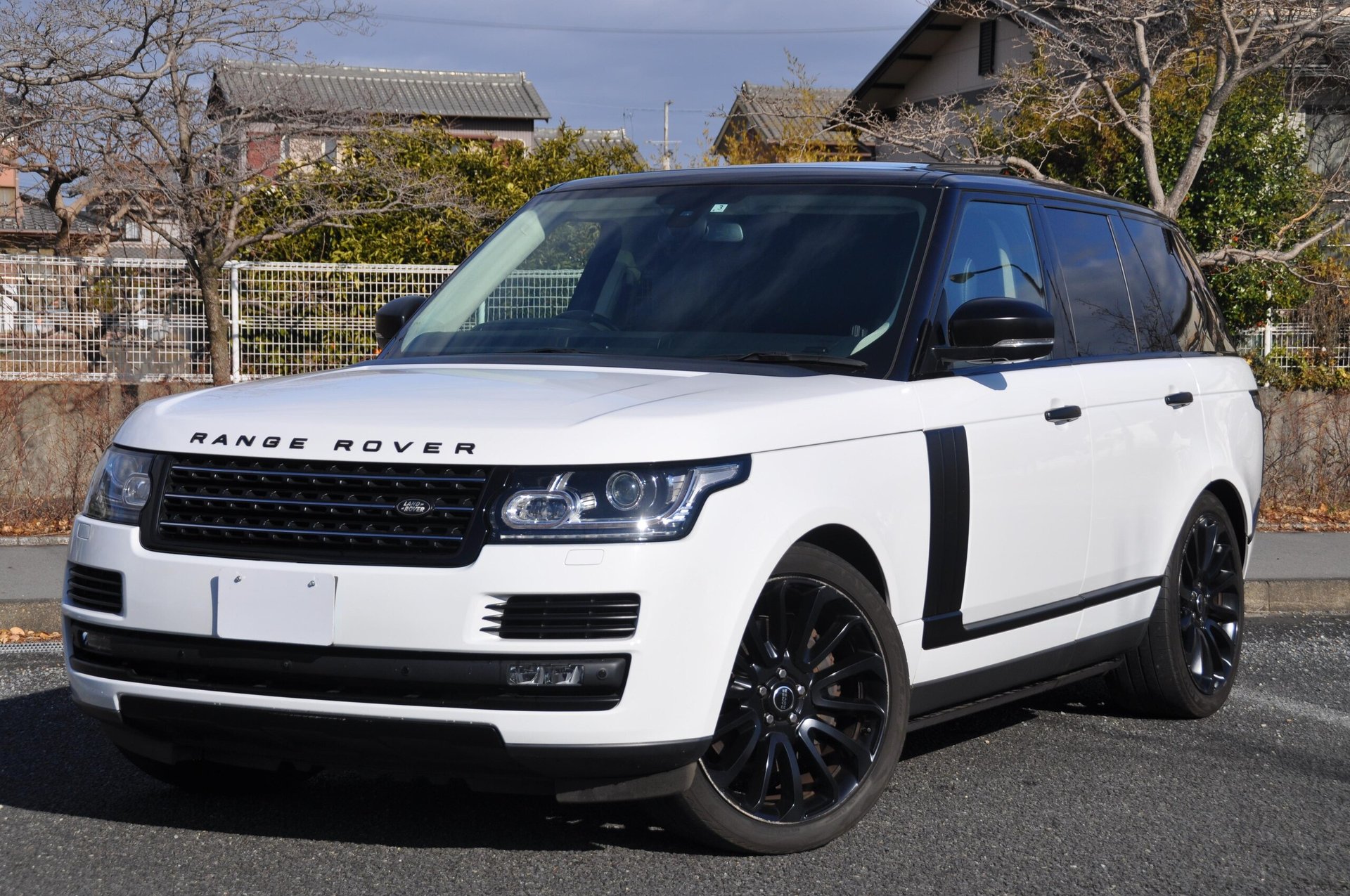 LAND ROVER RANGE ROVER - View 1