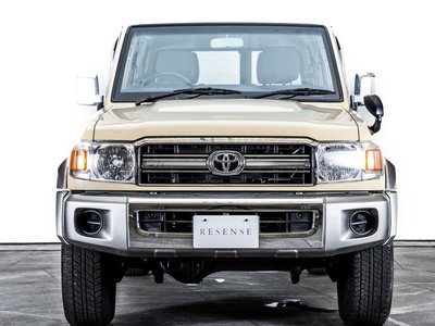 TOYOTA LAND CRUISER 70 - 9