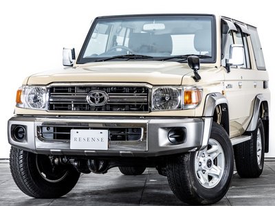 TOYOTA LAND CRUISER 70 - 1
