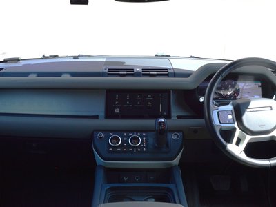 LAND ROVER DEFENDER - 10