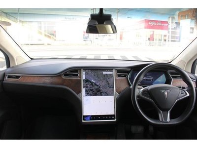 TESLA MODEL X - 5
