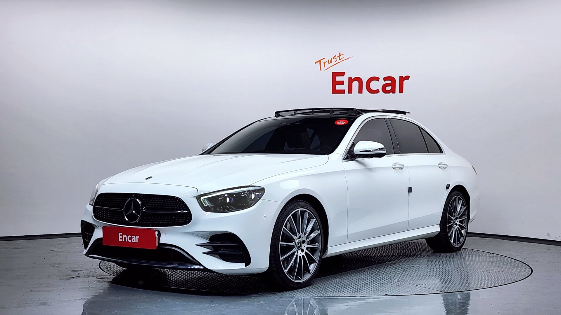 MERCEDES-BENZ E-CLASS - View 1