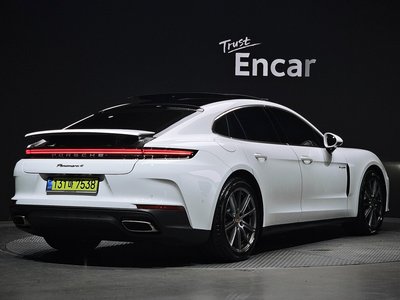 PORSCHE PANAMERA - 3
