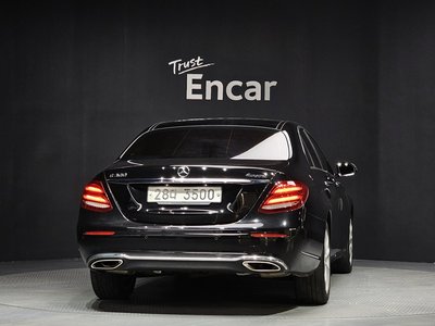 MERCEDES-BENZ E-CLASS - 4
