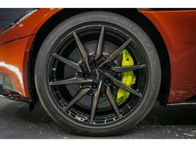 ASTON MARTIN DB11 - 5