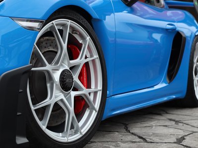 صورة 9 لـ 2025 Porsche 718