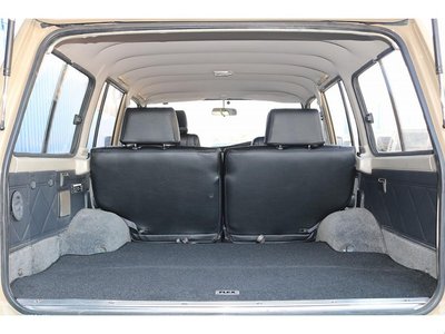 TOYOTA LAND CRUISER 60 - 9