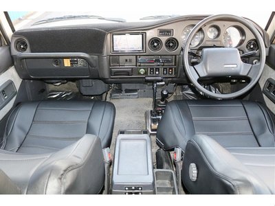 TOYOTA LAND CRUISER 60 - 2