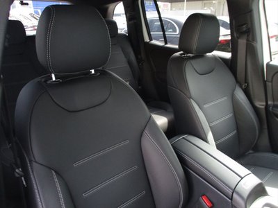 2025 Mercedes-BENZ GLB — миниатюра 12