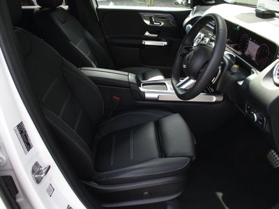 2025 Mercedes-BENZ GLB — миниатюра 11