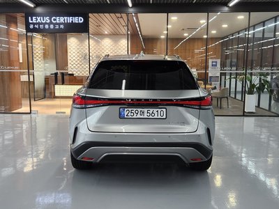 صورة 3 لـ 2025 Lexus RX