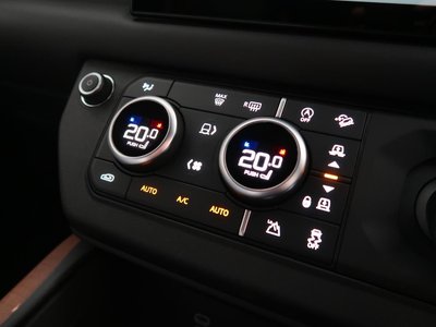 LAND ROVER DEFENDER - 8