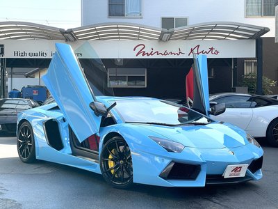 LAMBORGHINI AVENTADOR - 1