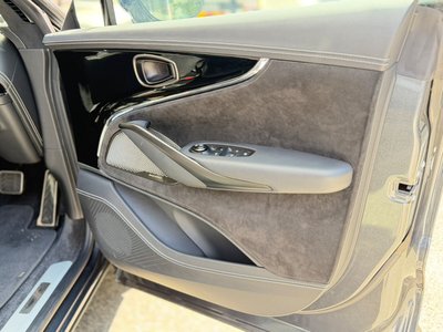 صورة مصغرة 30 لـ 2025 Aston Martin DBX