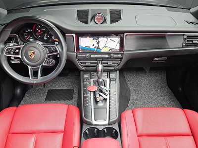 PORSCHE MACAN - 5