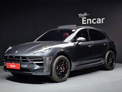 PORSCHE MACAN - 1