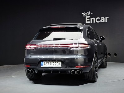 PORSCHE MACAN - 4