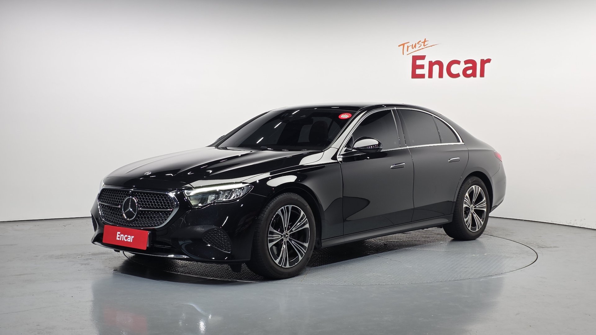 MERCEDES-BENZ E-CLASS - View 1