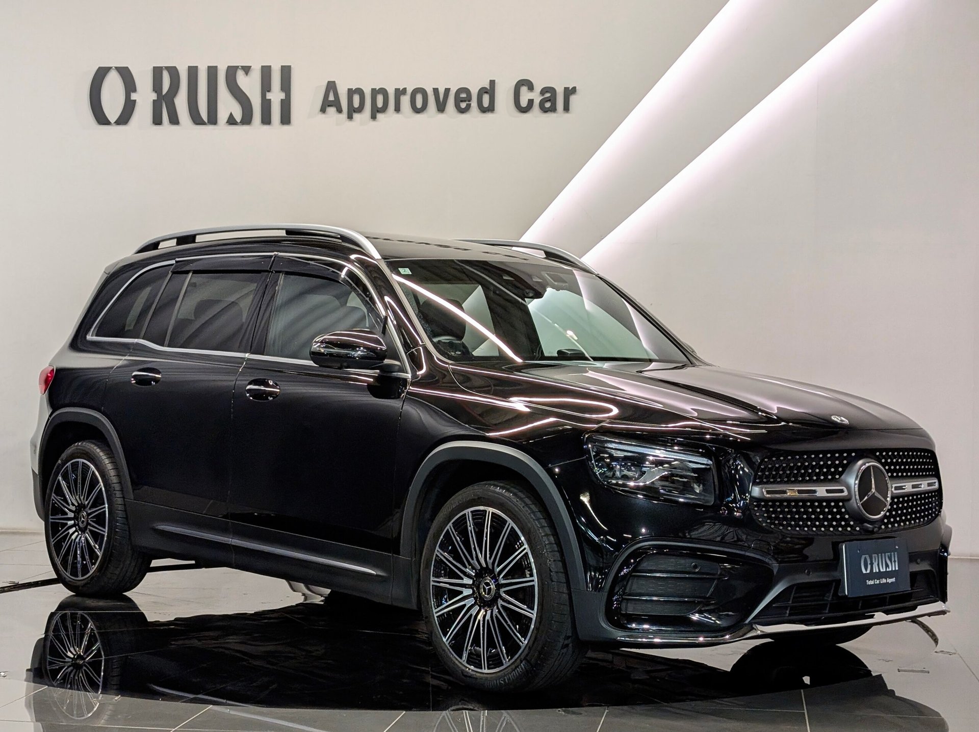 MERCEDES-BENZ GLB - View 1