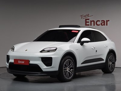 PORSCHE MACAN - 1