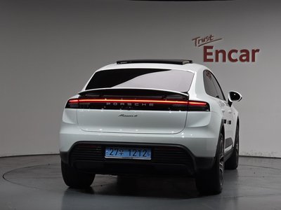 PORSCHE MACAN - 4