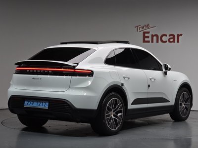 PORSCHE MACAN - 3