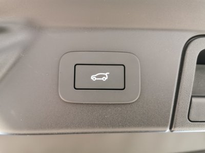 2024 LAND Rover RANGE ROVER VELAR — миниатюра 30