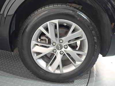 صورة 8 لـ 2023 Genesis GV70