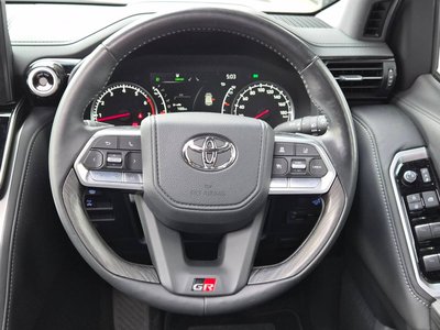 2024 Toyota LAND CRUISER 300 thumbnail 32