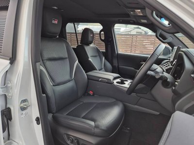 2024 Toyota LAND CRUISER 300 thumbnail 33