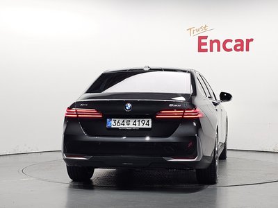 صورة 4 لـ 2025 BMW 5 SERIES