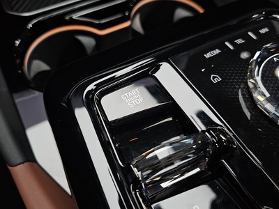 صورة مصغرة 32 لـ 2025 BMW 5 SERIES