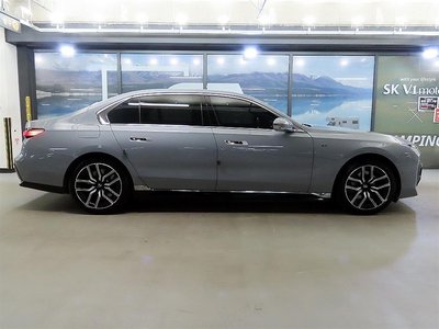 BMW I7 - 2