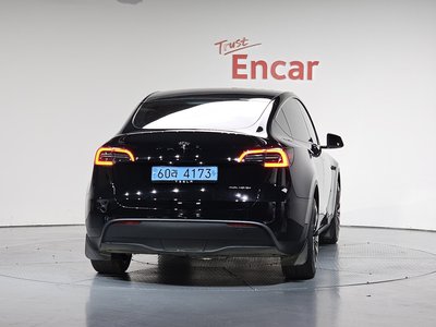 TESLA MODEL Y - 4
