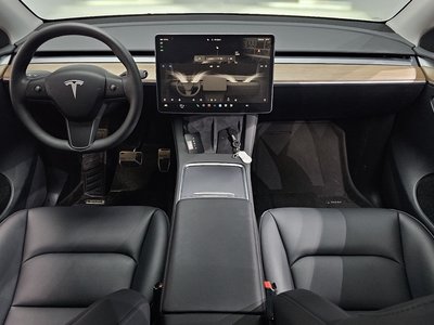 TESLA MODEL Y - 5