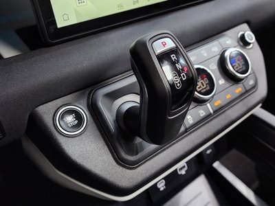 LAND ROVER DEFENDER - 9