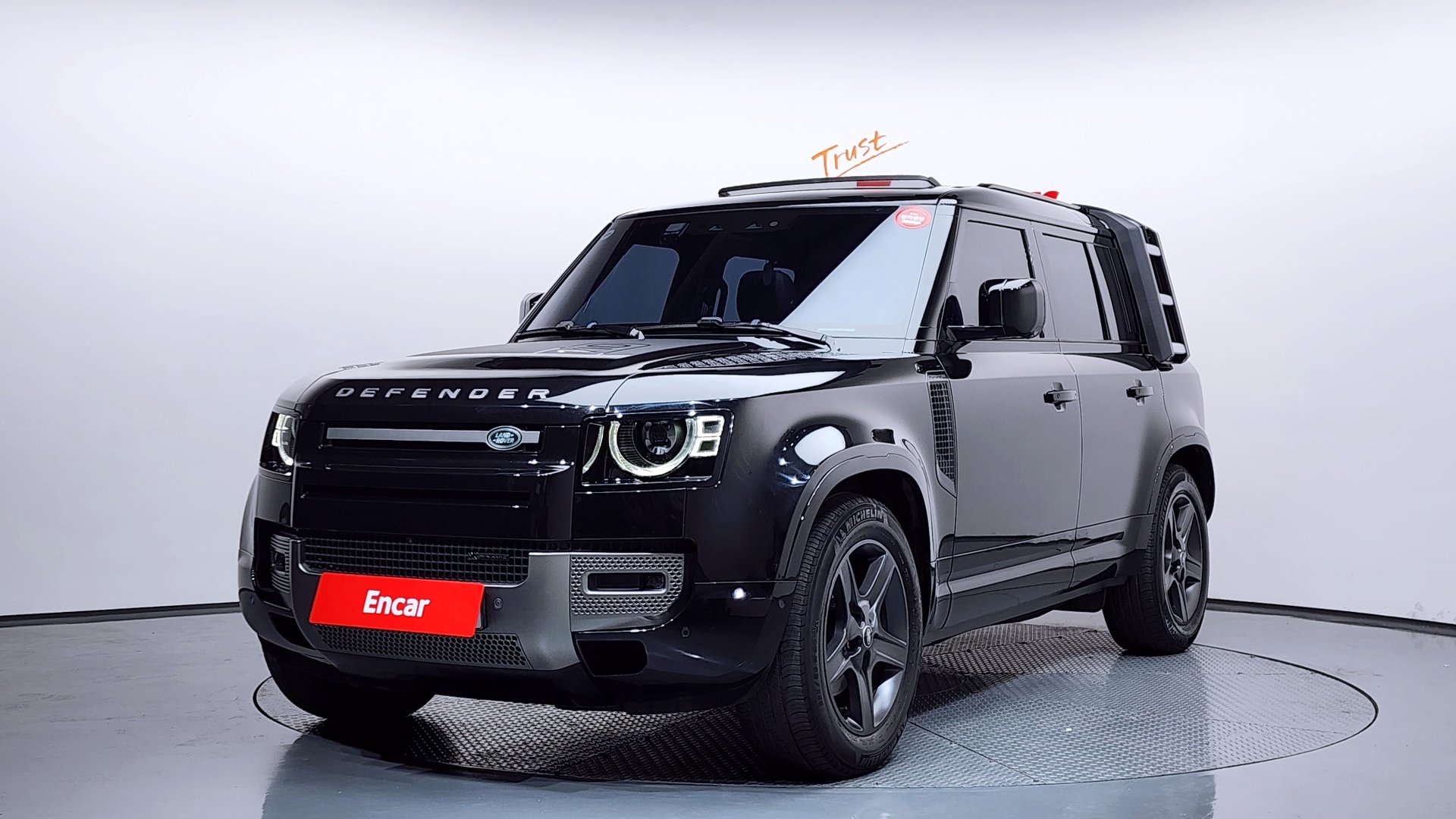 LAND ROVER DEFENDER - View 1