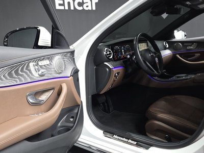 MERCEDES-BENZ E-CLASS - 10