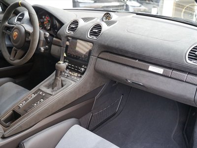 PORSCHE 718 SPYDER - 4