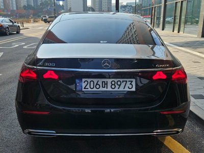 MERCEDES-BENZ E-CLASS - 2