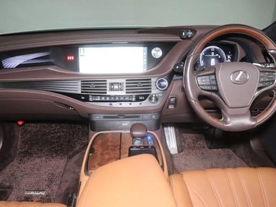 صورة 2 لـ 2018 Lexus LS