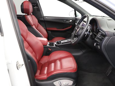 PORSCHE MACAN - 2