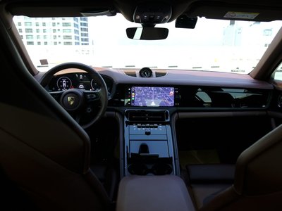صورة 9 لـ 2025 Porsche PANAMERA