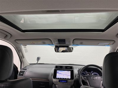 TOYOTA LAND CRUISER PRADO - 10