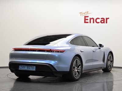 2021 Porsche TAYCAN photo 3
