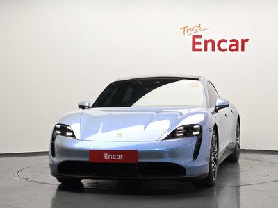 2021 Porsche TAYCAN photo 2