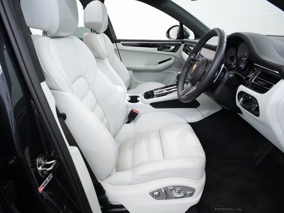 صورة 10 لـ 2024 Porsche MACAN