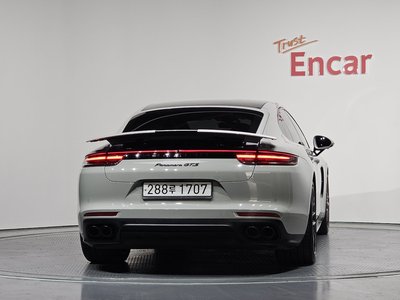 PORSCHE PANAMERA - 3