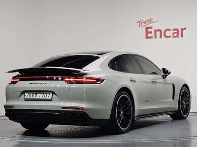 PORSCHE PANAMERA - 4