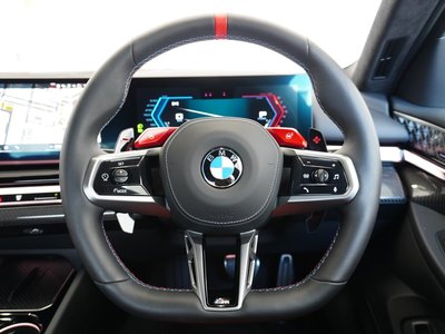 صورة مصغرة 30 لـ 2025 BMW M5